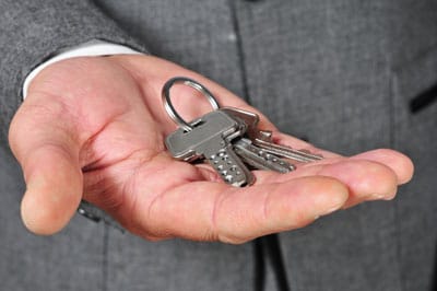 Hand Holding Key – Home Loans in Alice Springs, NT Hand Holding Key - Home Loans in Alice Springs, NT